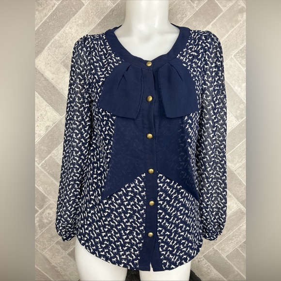 Max C navy blue ruffled neck blouse with sheer arms horse print - Picture 2 of 7